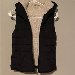 Hollister Black Vest with Soft Cream Interior